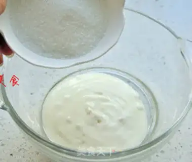 Make Yogurt strawberry cake step 0
