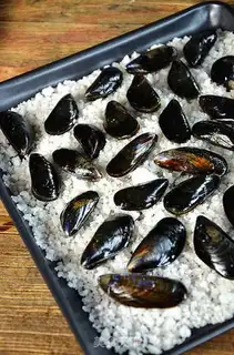Make Salt roasted French blue mussel step 2