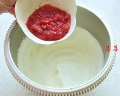 Make Yogurt strawberry cake step 7
