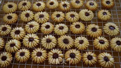 Make Almond pink cookies step 9