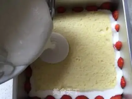 Make Strawberry mango mousse step 18