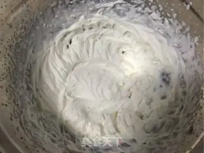 Make Strawberry mango mousse step 25
