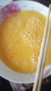 Make Tomato fried eggs step 1