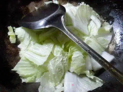 Make Shrimp-flavored cabbage step 2