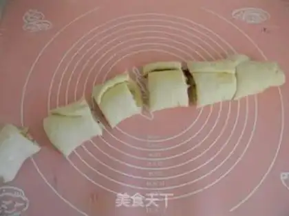 Make Onion pretzels step 4