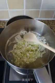 Make Cream sausage potato rolls step 4