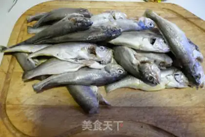 Make A yellow fish step 0