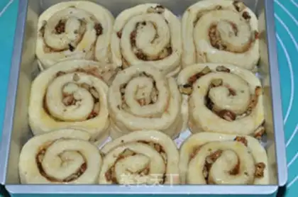 Make Cinnamon pecan rolls step 12