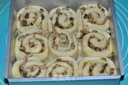 Make Cinnamon pecan rolls step 13