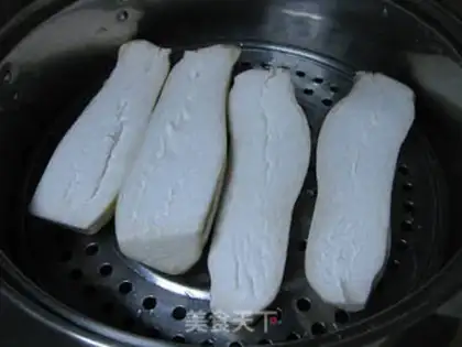 Make The garlic hand tore the mushrooms step 0