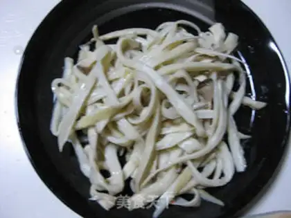 Make The garlic hand tore the mushrooms step 5
