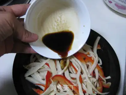 Make The garlic hand tore the mushrooms step 7