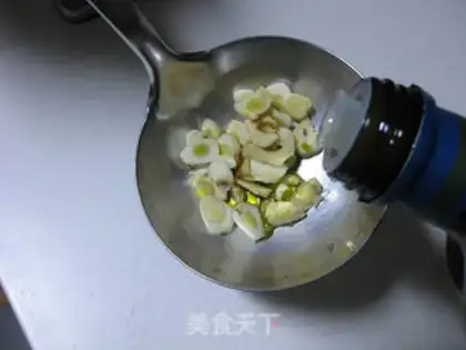 Make The garlic hand tore the mushrooms step 8