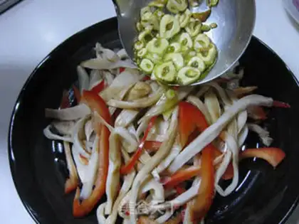 Make The garlic hand tore the mushrooms step 10