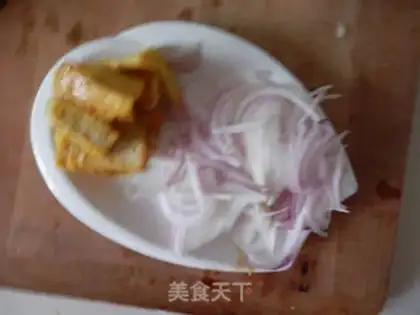 Make Onion fried tofu step 1