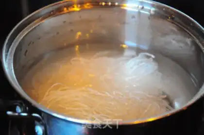 Make Five flowers with silk step 1
