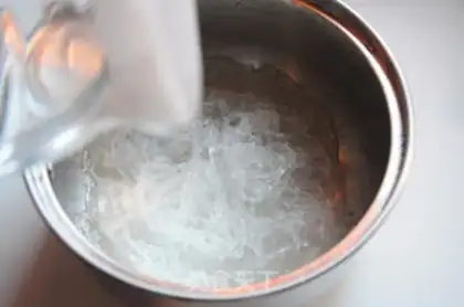 Make Five flowers with silk step 2