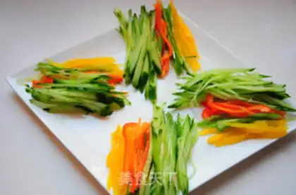Make Five flowers with silk step 4