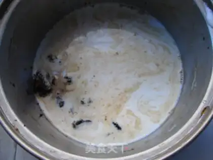 Make Red sugar and egg cream pudding step 1