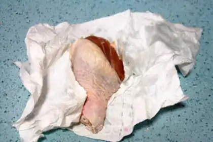 Make Tomato roasted chicken leg pasta step 1