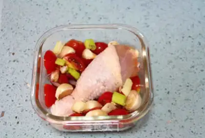 Make Tomato roasted chicken leg pasta step 3