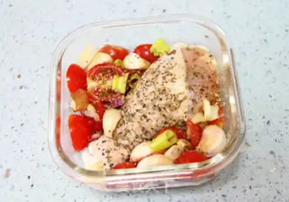 Make Tomato roasted chicken leg pasta step 5