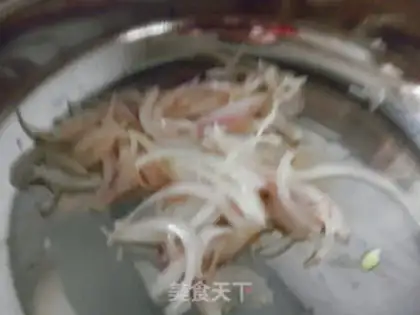 Make Onion fried ham sausage step 2