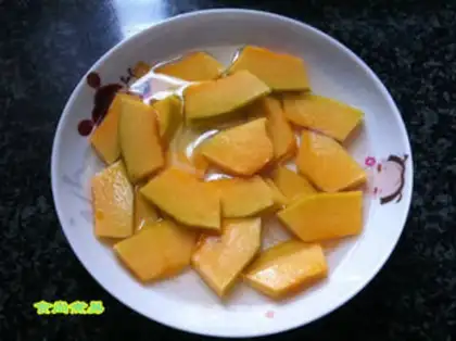 Make Pumpkin with jam and dates step 1