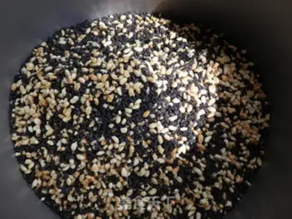 Make Homemade black sesame paste step 3
