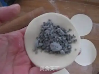 Make Red sugar sesame triangle step 7