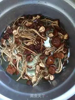 Make Tea and mushroom soup step 1