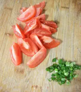 Make Tomato eggs hanging. Noodles step 2