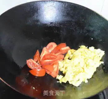Make Tomato eggs hanging. Noodles step 5