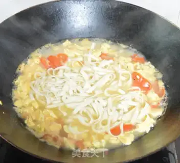 Make Tomato eggs hanging. Noodles step 6