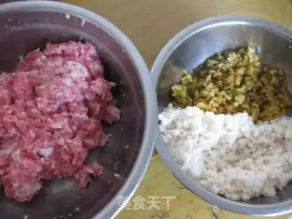 Make Horseshoe pork dumplings step 0