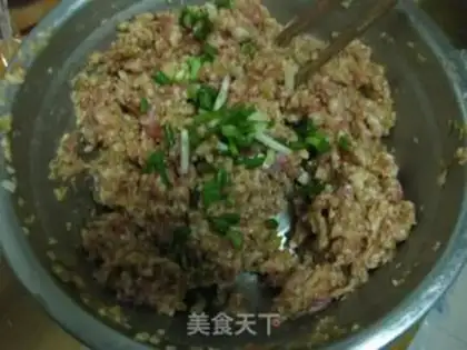 Make Horseshoe pork dumplings step 3
