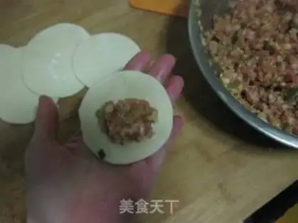 Make Horseshoe pork dumplings step 10