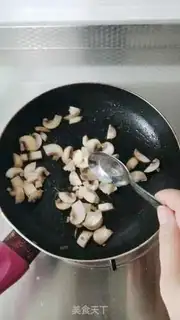 Make Roasted mushroom white sauce step 4