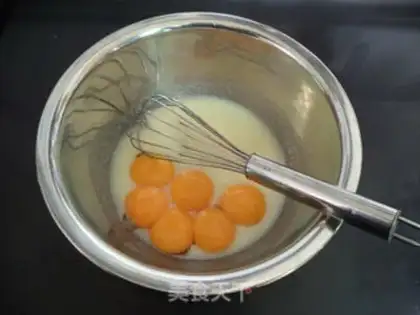 Make Three cream cakes step 1