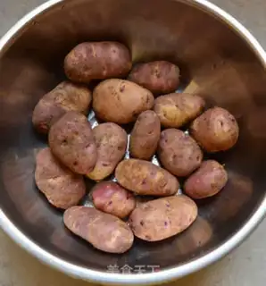 Make Rhodish and gravy step 0