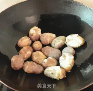 Make Soy and onion to fry potatoes step 3