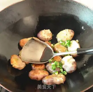 Make Soy and onion to fry potatoes step 4