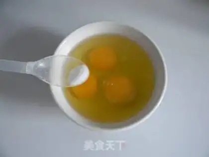 Make Pepper fried eggs step 1