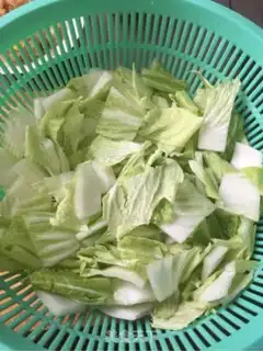 Make Quail egg and cabbage step 1