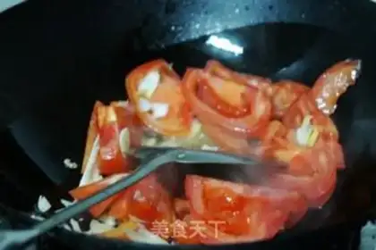Make Tomato fried flowers step 3
