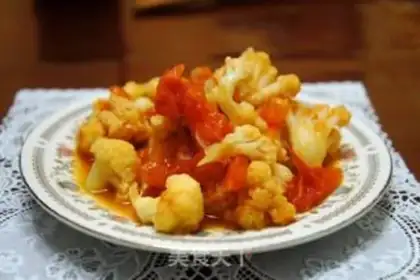 Make Tomato fried flowers step 6