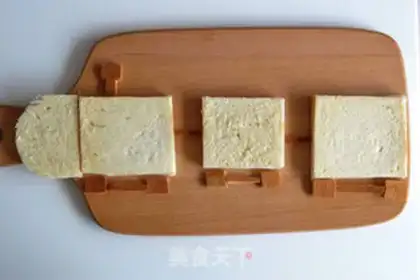 Make A little train toast breakfast step 0