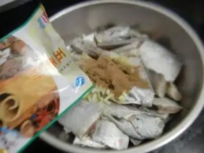 Make Five fragrances of fish step 1