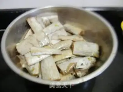 Make Five fragrances of fish step 2