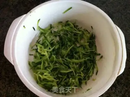 Make cucumber eggcake step 0